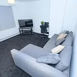 Fully Furnished 1Br Liverpool L Wifi, Kitchen,