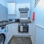 Fully Furnished 1Br Liverpool L Wifi, Kitchen,